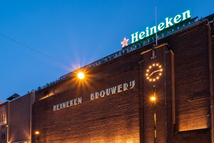 Koncern Heineken wstrzymuje działalność w Rosji