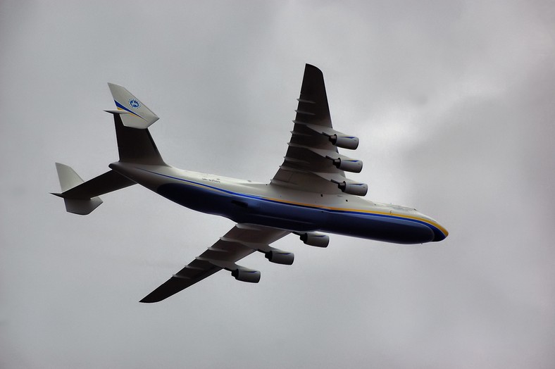 Największy samolot świata Antonov An-225. Fot. Sergey Kamshylin / Shutterstock.com