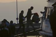Greece begins deportation of migrants to Turkey
