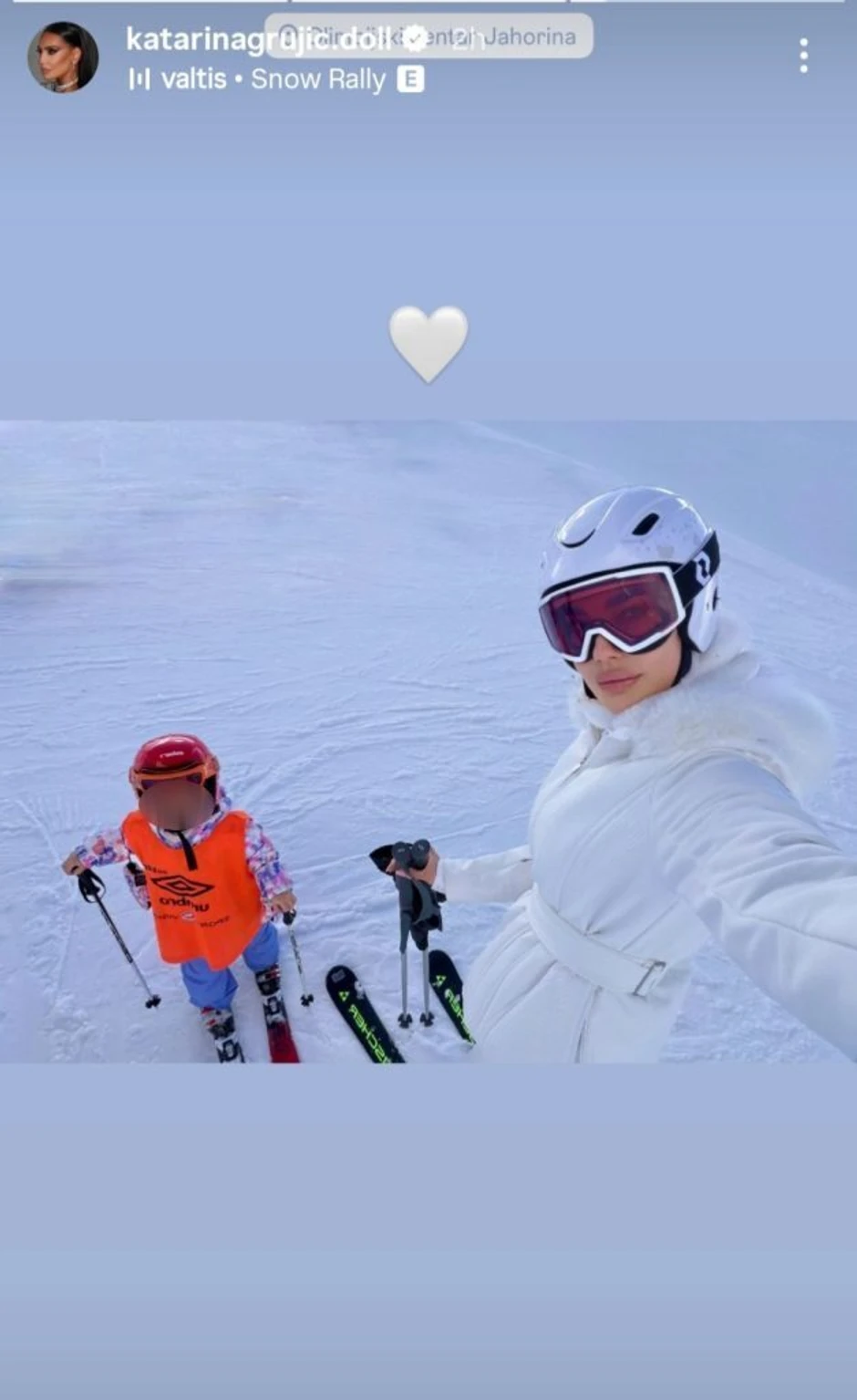 Katarina Grujić sa ćerkom na skijanju