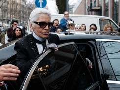 'Jeśli nie chcą zdejmować spodni, niech idą do klasztoru'. Skandaliczne słowa Karla Lagerfelda o modelkach i ruchu #metoo