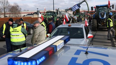 Staranowała blokadę rolników. 41-latka potrąciła w policjanta