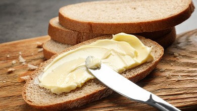 Seniorzy powinni jeść codziennie zamiast masła. Stabilizuje poziom cukru i obniża cholesterol