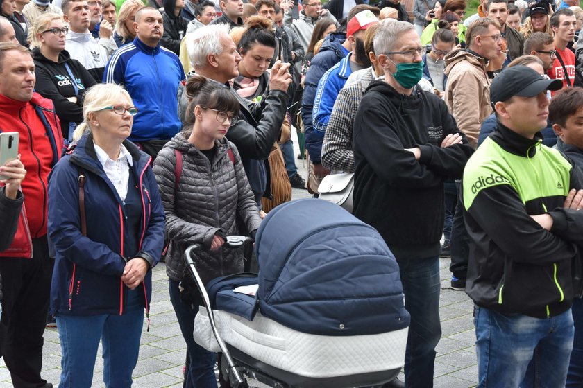 Uważają, że pandemii nie ma i protestują. Szokujące obrazki z Polski