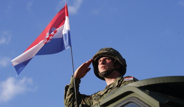 Hrvatski vojnik na paradi u Zagrebu 31. jula 2025.