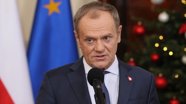 "Stan Wyjątkowy". Tusk ściął Kurskiego. Kaczyński przytula Mejzę. A Glapiński bierze 27 pensji [PODCAST]