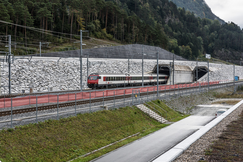 Budowa tunelu Gotarda, Szwajcaria