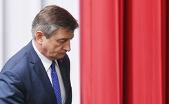 Marszałek Kuchciński zaprasza na posiedzenie Sejmu. 'Upraszam o pozostawienie jadu przed drzwiami sali plenarnej. Lub w szatni'