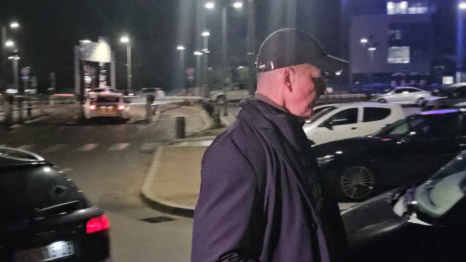 Milan Veruović sa sinom Vojažom na aerodromu