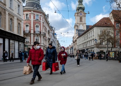 Kötelező covid oltás: ezekben az országokban vezetik be - mi mire számíthatunk?