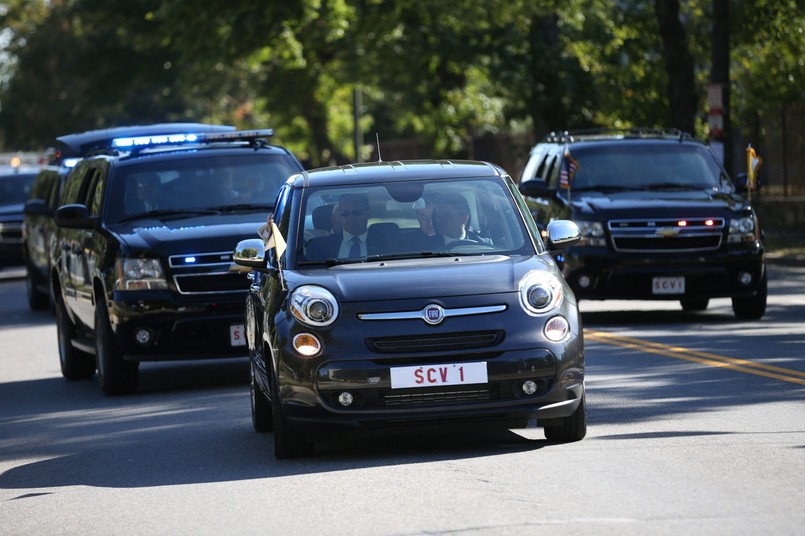 Fiat 500L, którym papież Franciszek przemieszcza się w czasie pielgrzymki do Stanów Zjednoczonych