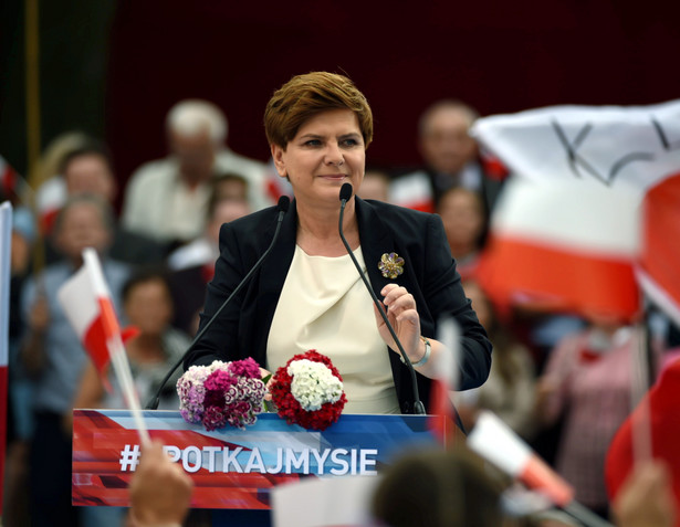 Beata Szydło podkreślała, że w Polsce potrzebny jest rzetelny dialog ze społeczeństwem