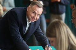 SONDAŻ CBOS. Polacy ocenili działalność prezydenta Andrzeja Dudy