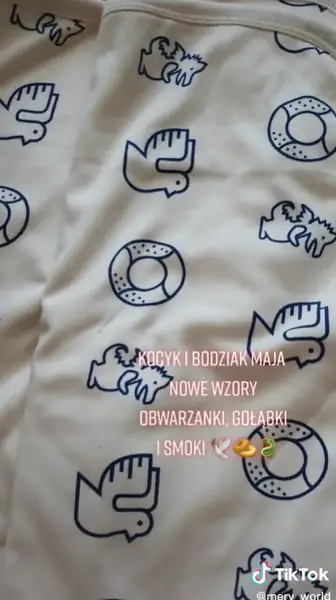 Kocyk i body we wzory nawiązujące do symboliki kojarzonej z miastem / TikTok @mery_world