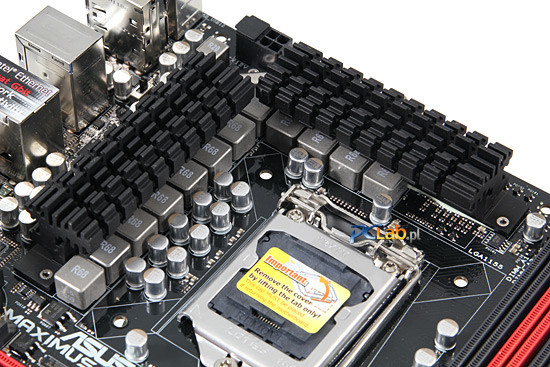 Rozbudowana sekcja zasilania CPU z solidnym układem chłodzenia 