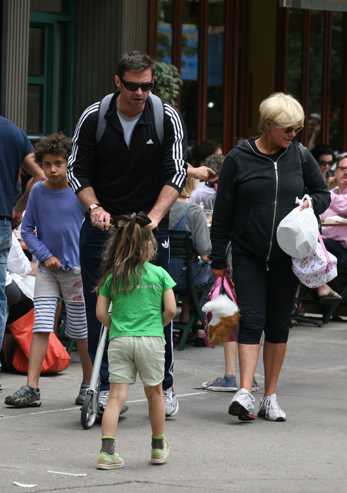 Hugh Jackman z żoną i dziećmi: Oscarem i Avą w Nowym Jorku