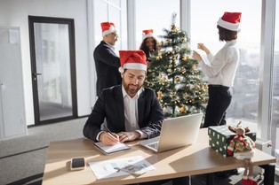 Wigilia 2024 dniem wolnym od pracy lecz za zgodą pracodawcy, ustawowo dniem wolnym - tak, ale od 2025 roku