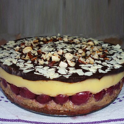 Gesztenyés-meggyes torta sütés nélkül