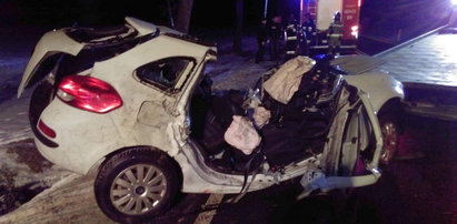 Tragedia na drodze. Nie żyje dwóch młodych mężczyzn