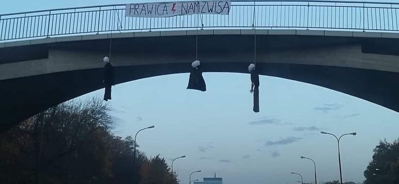 Kukły wisielców nad Trasą Łazienkowską. "Prawica nam zwisa"