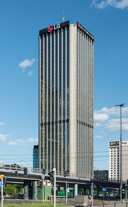 240-metrowy wieżowiec w centrum Warszawy. Ma stanąć obok Oxford Tower!