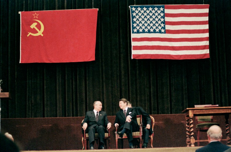 Michaił Gorbaczow i Ronald Reagan (listopad 1985 r.)