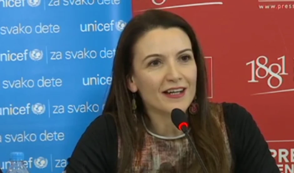 Direktorka Unicefa kaže da je uloga roditelja u Srbiji slabija u zaštiti dece od neodgovornog korišćenja interneta za razliku od drugih zemalja