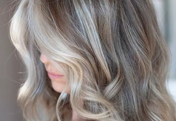 "Mushroom Blond" to najmodniejszy kolor włosów na lato
