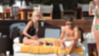 Pixie Lott z chłopakiem na plaży. Ależ on ma kaloryfer!