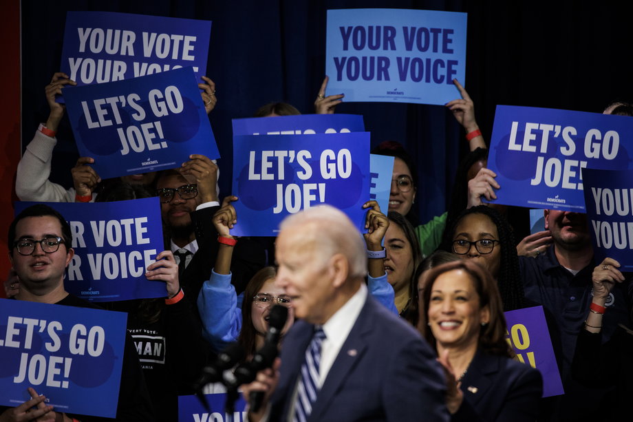 Prezydent Joe Biden przemawia podczas wiecu zorganizowanego przez Demokratyczną Partię Narodową w Howard Theatre 10 listopada 2022 r. w Waszyngtonie. Prezydent i wiceprezydent przemawiali po wygranych przez Partię Demokratyczną wyborów połówkowych. 