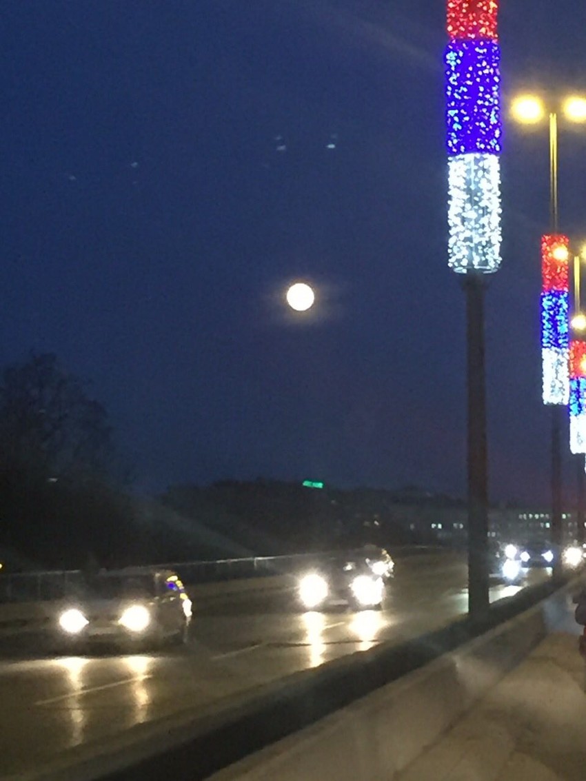 Pun mesec iznad Beograd