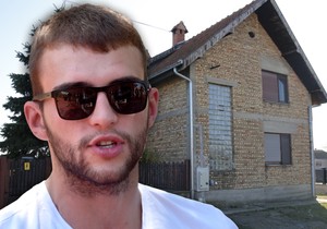 Veljko Ražnatović i kuća u Titelu