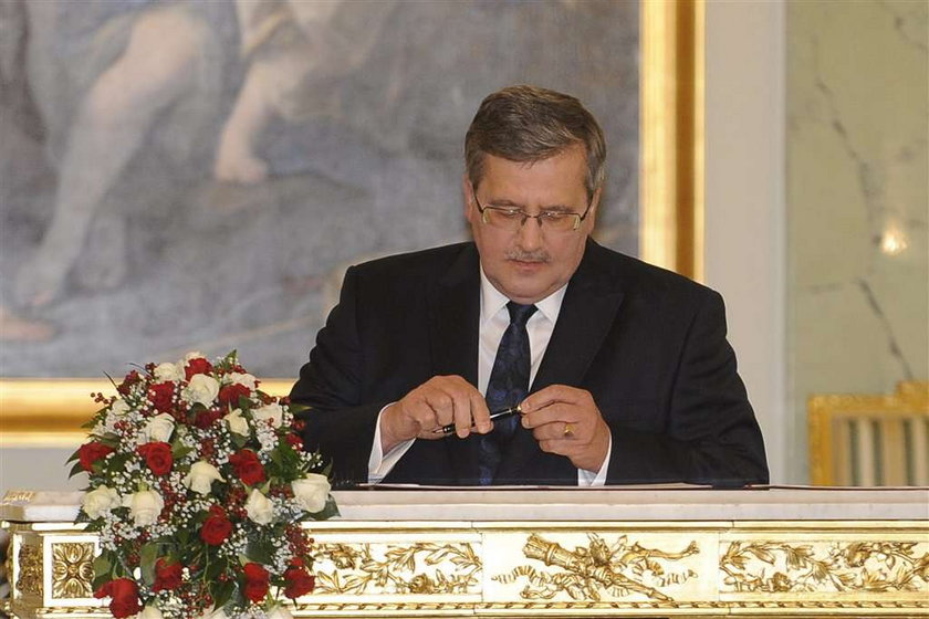 Komorowski w Chinach. Złożył kondolencje w ambasadzie Czech