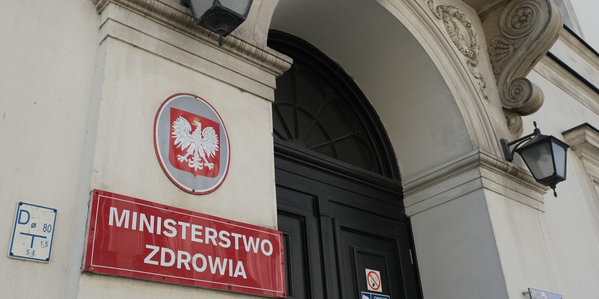 Z 18 do 10 spadła liczba powiatów objętych strefami czerwonymi i żółtymi. W czerwonej znalazły się trzy powiaty, w żółtej – siedem.