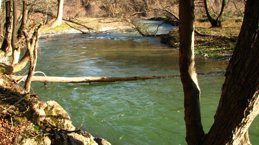 Gradac odlikuje netaknuta priroda, bez turističkih kompleksa u zaštićenom prirodnom dobru