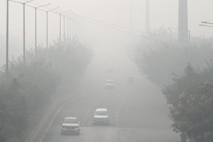 Do miast wjedzie tylko połowa aut. Wszystko przez rekordowy smog