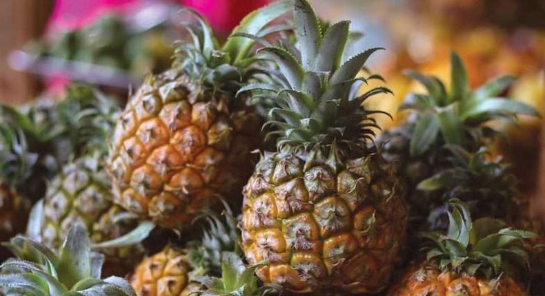 How to properly eat a pineapple [Latestly]