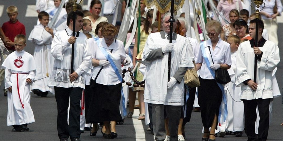 Uwaga! Przez procesję zmiany w ruchu