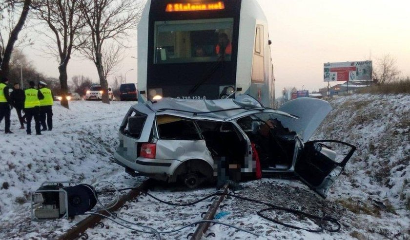 Volkswagen wjechał pod rozpędzony szynobus