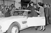 Elvis Presley ze swoim BMW 507