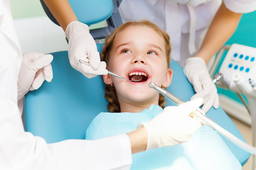 89 proc. siedmiolatków ma ubytki w zębach