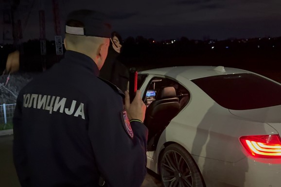 DEVOJČICA (7) JEDNIM POTEZOM SPASILA MAJKU OD MUŽA NASILNIKA! Nije izgovorila ni reč, a policija je ODMAH dojurila na lice mesta