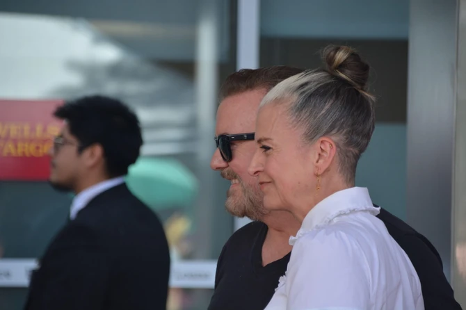 Riki Džervejs sa suprugom