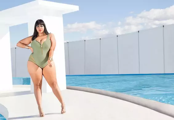 Blogerka projektuje kostiumy kąpielowe dla kobiet takich, jak ona - noszących rozmiar plus size i osiąga super efekt!