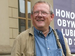 Unia i polski rząd wysyłają Michnika do Gruzji