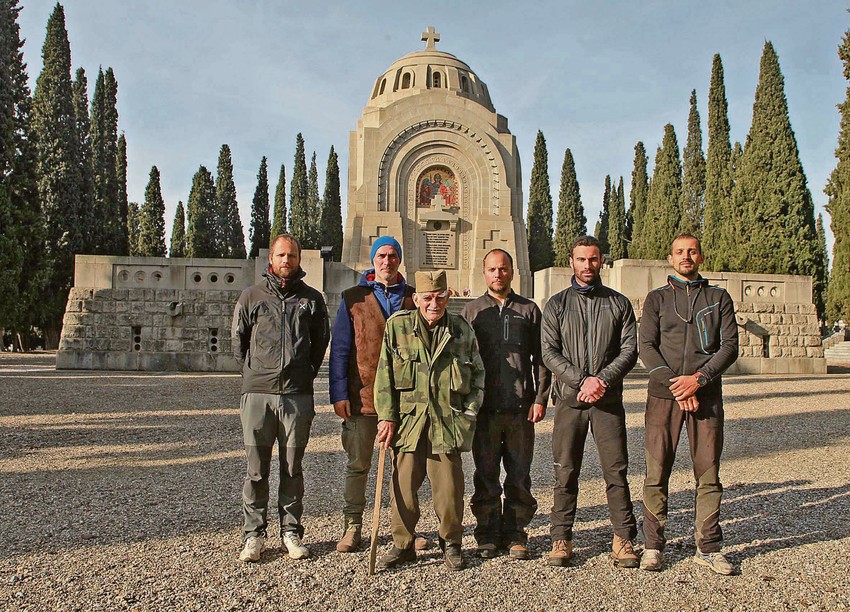 Na krfu odali počast precima: Ekspedicija sa čuvarima groblja srpskih ratnika