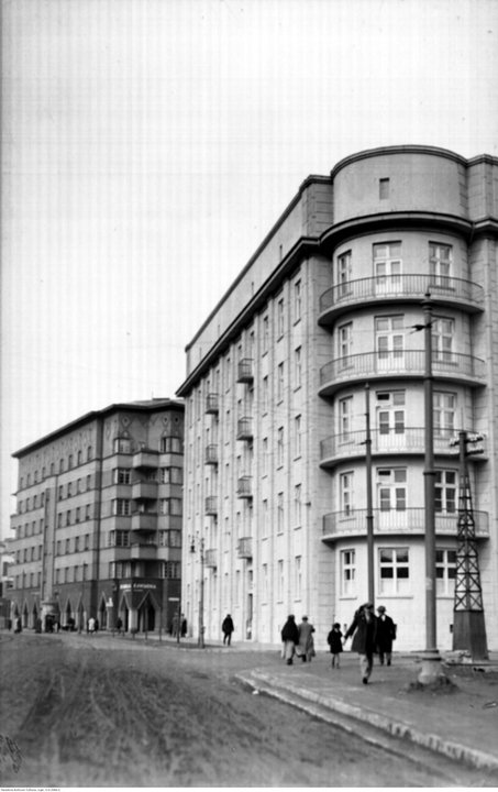 Ulica Królewska w Krakowie. Fragment ulicy w pobliżu ulicy H. Sienkiewicza. Widoczne nowo wybudowane kamienice (1931 r.)