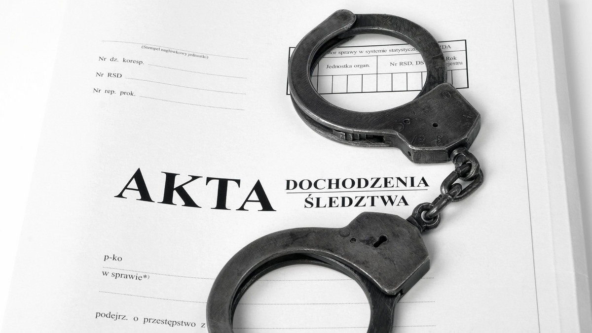 Czterech mężczyzn oskarżono o porwanie ze szczególnym udręczeniem obywatela Ukrainy, prowadzącego w Polsce działalność gospodarczą. Porywacze znęcali się nad nim, m.in. bijąc go i dusząc. Odzyskał on wolność po wpłaceniu okupu. Oskarżonym grozi do 15 lat więzienia.