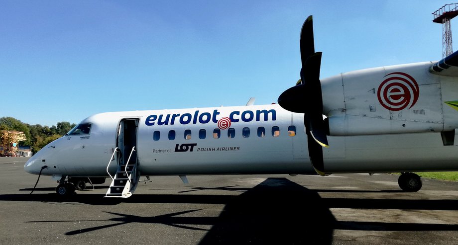 Bombardier Q400 w barwach PLL LOT. Jeden z samolotów przejętych po Eurolot