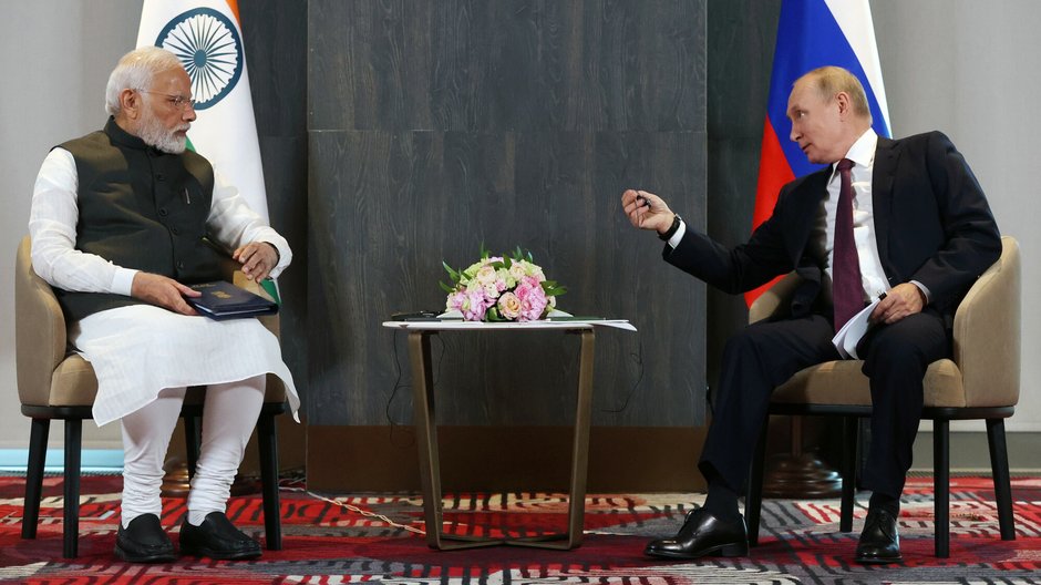 Prezydent Rosji Władimir Putin (po prawej) i premier Indii Narendra Modi (po lewej)